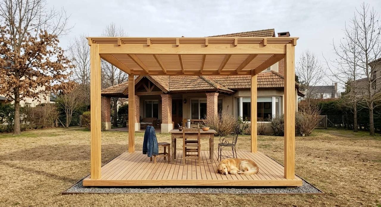 Deck de madera con pérgola integrada — Don Deck