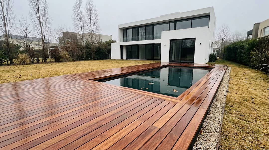 Deck de madera perimetral de pileta — Don Deck